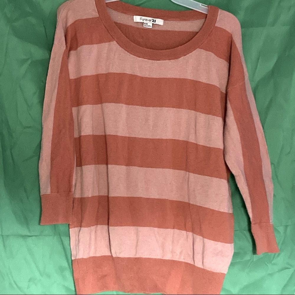 This is a forever 21 sweater only worn twice no stains, comfortable material
